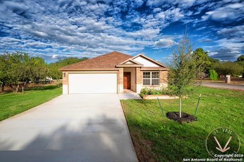 100 Encino Pl, Devine, TX 78016 photo 1
