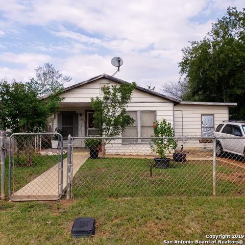 118 E Curtis St, Dilley, TX 78017 photo 1
