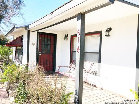 614 Crouch Ave, Devine, TX 78016 photo 1