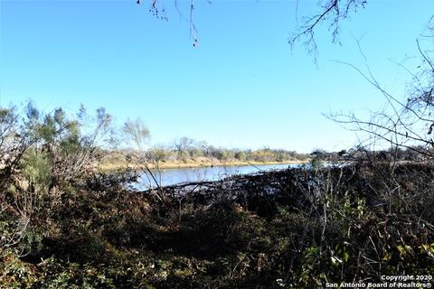 433 County Road 6842, Lytle, TX 78052 photo 1