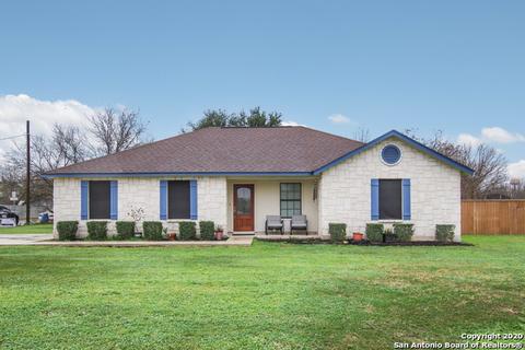 703 N Windy Knoll Dr, Devine, TX 78016 photo 1