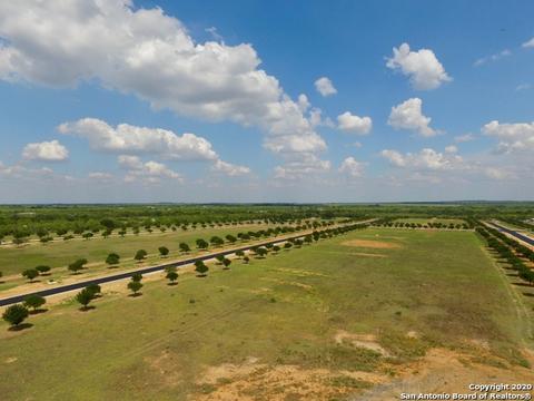 136 W Tree Farm Dr, Lytle, TX 78052 photo 1