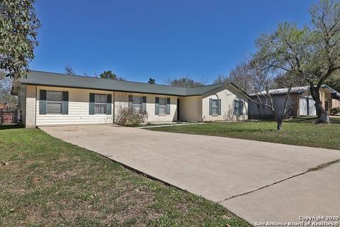 230 Sollock Dr, Devine, TX 78016 photo 1