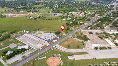 1220 W Hondo Ave, Devine, TX 78016 photo 1