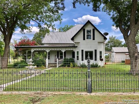 901 Zig Zag Ave, Devine, TX 78016 photo 1