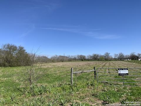 2226 Cr 5710, Devine, TX 78016 photo 1