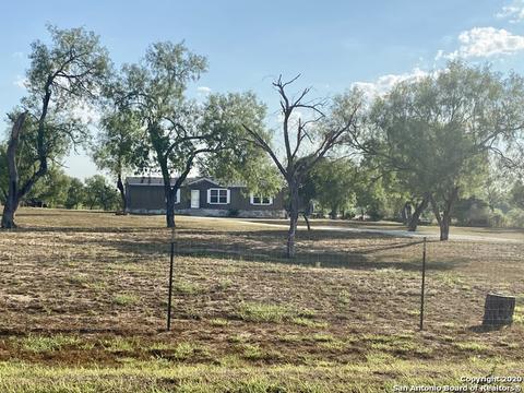 1045 S View Dr, Lytle, TX 78052 photo 1