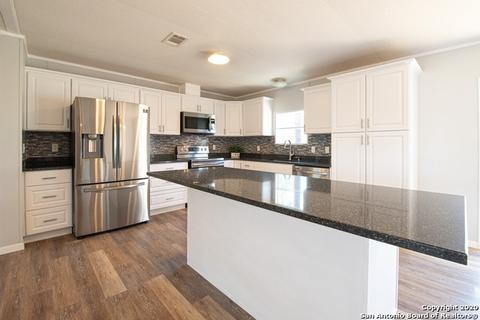 639 County Road 7713, Devine, TX 78016 photo 1