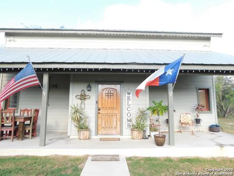912 County Road 777, Devine, TX 78016 photo 1
