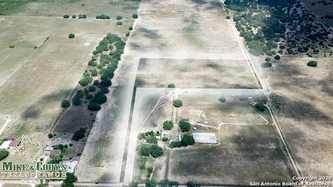 969 County Road 777, Devine, TX 78016 photo 1