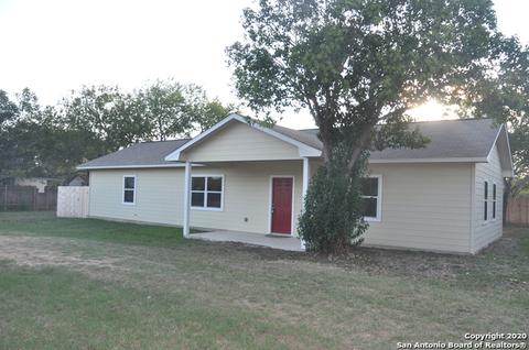 601 N Windy Knl, Devine, TX 78016 photo 1