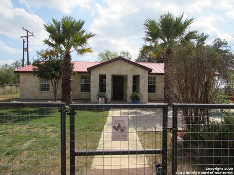 315 County Road 761, Devine, TX 78016 photo 1