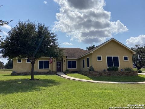 700 Jack Nicklaus Dr, Devine, TX 78016 photo 1