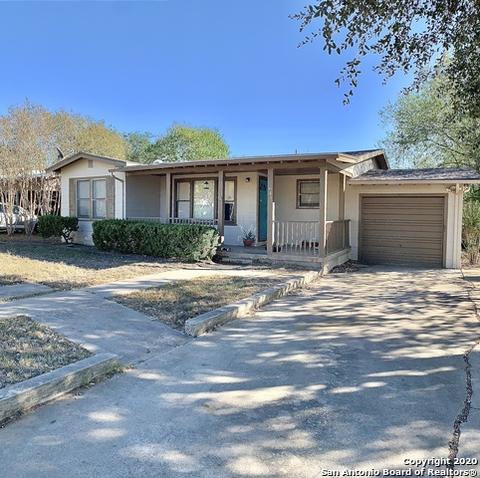 617 Howell Ave, Devine, TX 78016 photo 1