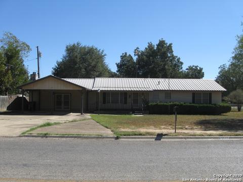 103 Jay Dr, Devine, TX 78016 photo 1
