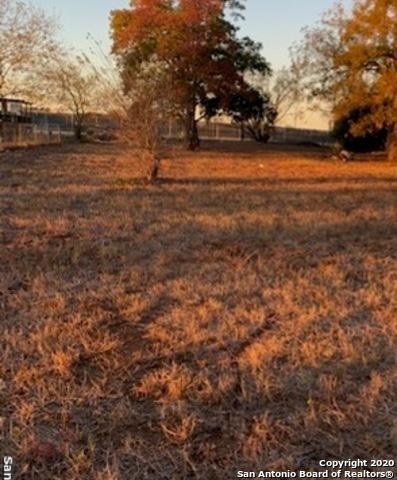 15734 County Road 681, Lytle, TX 78052 photo 1