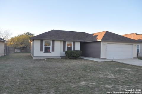 519 N Upson Dr, Devine, TX 78016 photo 1