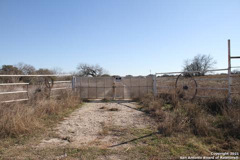 641 County Road 669, Devine, TX 78016 photo 1