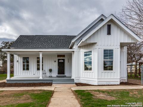 309 N Washington Dr, Devine, TX 78016 photo 1