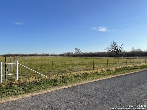 162 County Road 664, Devine, TX 78016 photo 1
