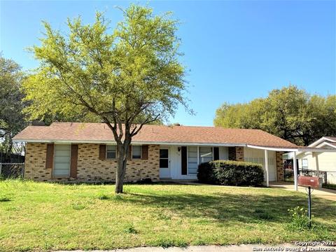 319 Mockingbird Ln, Devine, TX 78016 photo 1