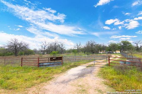 230 Molly Dr, Lytle, TX 78052 photo 1