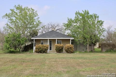 912 County Road 5710, Devine, TX 78016 photo 1