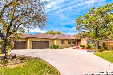 804 Jack Nicklaus Dr, Devine, TX 78016 photo 1