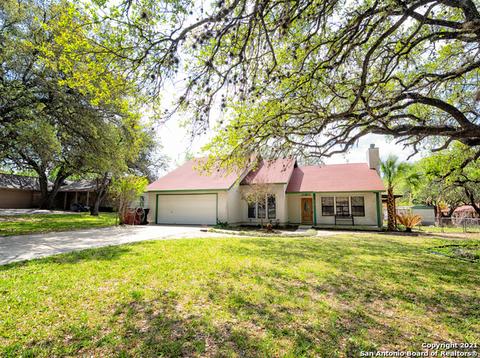 215 Sollock Dr, Devine, TX 78016 photo 1