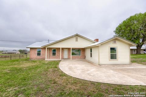 264 W County Road 5719, Devine, TX 78016 photo 1