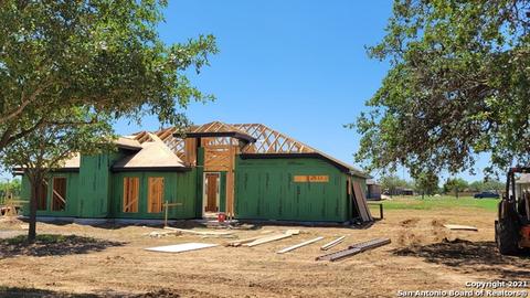 174 E Short Meadow Dr, Lytle, TX 78052 photo 1