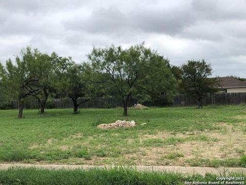 23 Rio Seco Dr, Uvalde, TX 78801