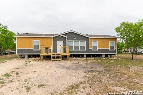 3213 Windmill Rd, Uvalde, TX 78801 photo 1