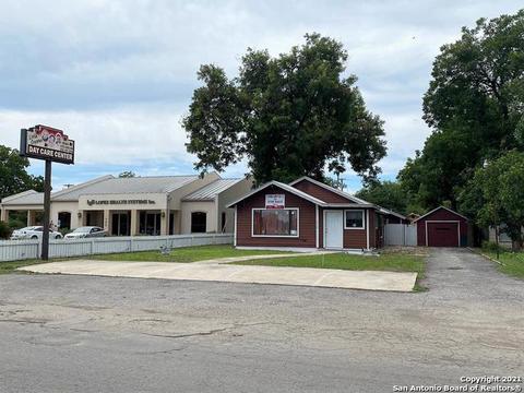 710 E Main St, Uvalde, TX 78801 photo 1