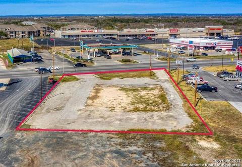 2217 E Main St, Uvalde, TX 78801 photo 1