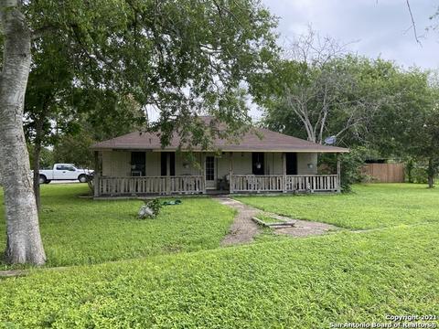 1500 Hackberry, Three Rivers, TX 78071 photo 1