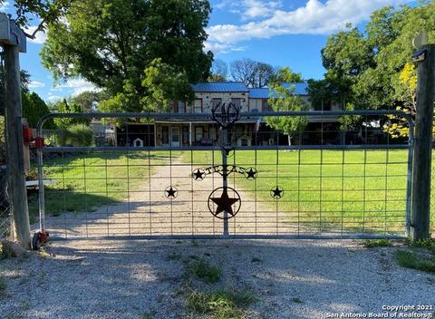 116 Mesquite St, Junction, TX 76849 photo 1