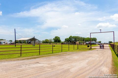13520 Quesenberry Rd, Von Ormy, TX 78073 photo 1