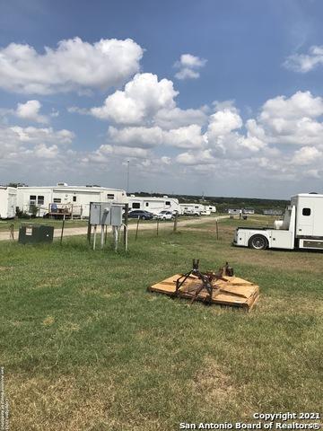 12475 N Interstate 35, Moore, TX 78057 photo 1