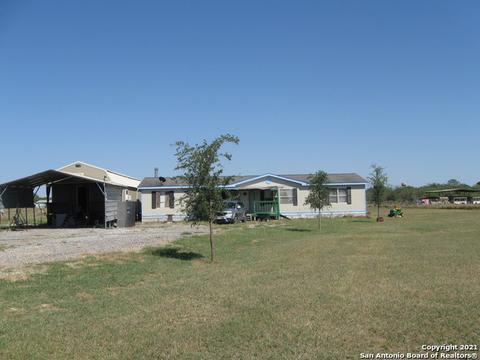 976 Cr 5710, Devine, TX 78016 photo 1