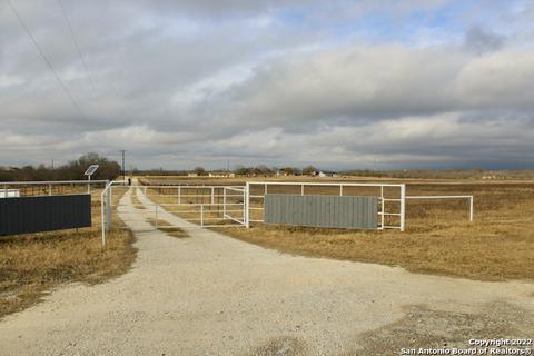 5355 Curran Dr, Von Ormy, TX 78073 photo 1