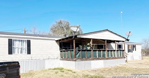 3039 Cr 5710, Devine, TX 78016 photo 1