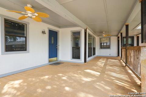 302 Sunshine Dr, Poth, TX 78147 photo 1