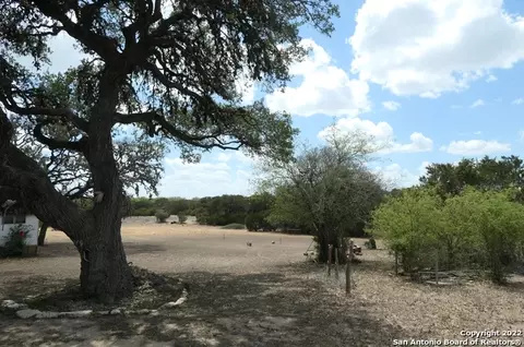 561 Hideaway Ln, Pipe Creek, TX 78063