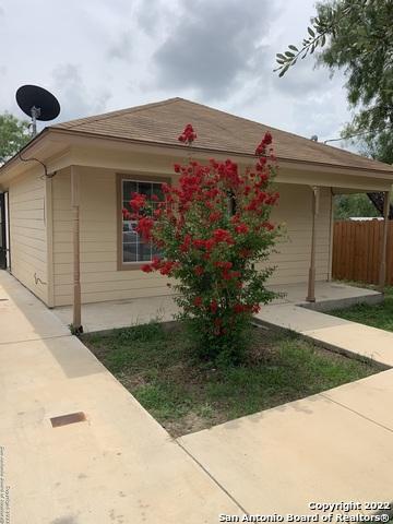 118 Fernandez Ave, Devine, TX 78016 photo 1