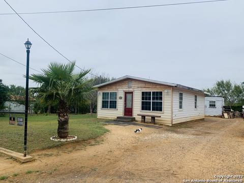 709 Hackberry, Cotulla, TX 78014 photo 1