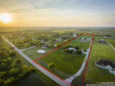 1940 Lower Seguin Rd, Marion, TX 78124