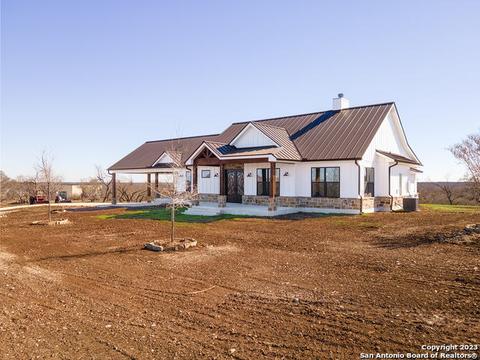5336 County Road 4514, Devine, TX 78016 photo 1