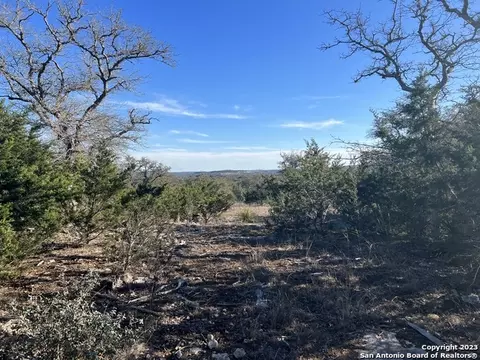 215 Palomino Spgs, Bandera, TX 78003