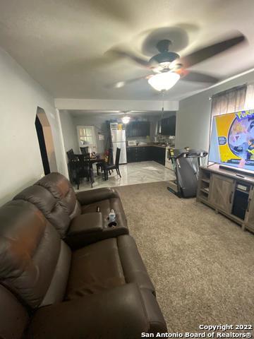 400 S Commercial Dr, Devine, TX 78016 photo 1